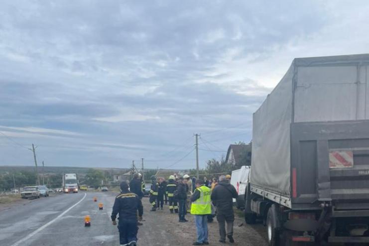 В авто, которое вчера столкнулось с грузовиком находились сотрудники полиции: один из них скончался 