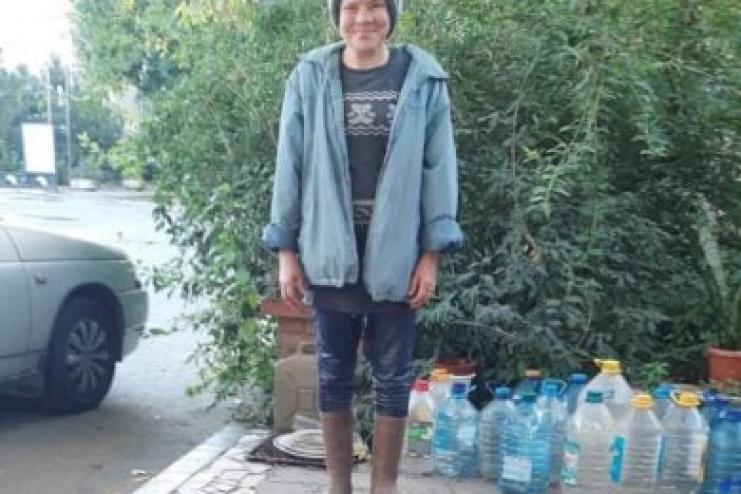 “Моя совість чиста”: у Бердянську бездомна знайшла на смітнику понад 100 тисяч гривень