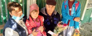 Цветы и улыбки для людей почтенного возраста!