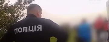 Поліцейські домчали до лікарні 3-річного хлопчика, в якого почались судоми