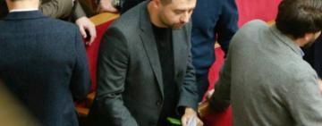 Арахамія з'явився в Раді з травмованою рукою