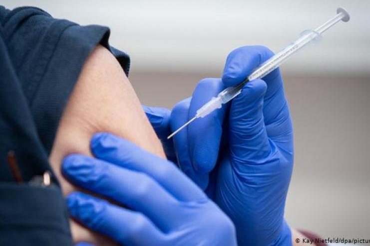 Кто следующий: Минздрав расширит перечень профессий для обязательной вакцинации от коронавируса
