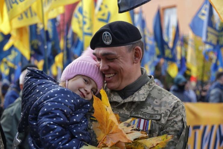 В Киеве прошёл Марш Нации: "Нацкорпус" устроил огненный перфоманс