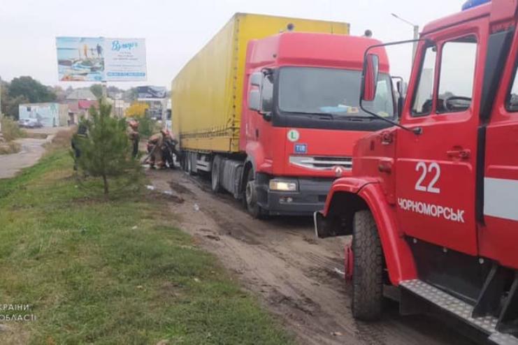 В Одесской области на ходу загорелся грузовик