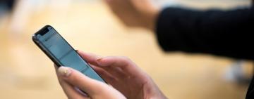 На онлайн-уроке у ребенка взорвался мобильный телефон: пятиклассник погиб