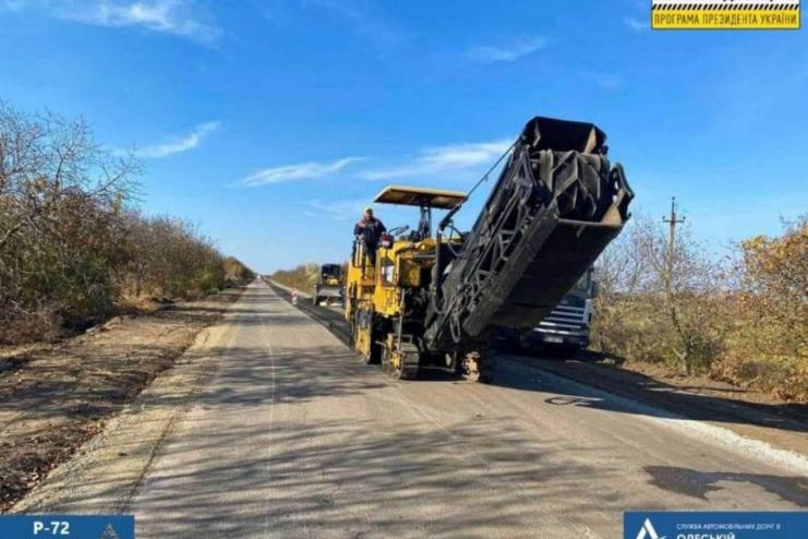 Поблизу селища Старокозаче на дорозі Р-72 розпочалися роботи з фрезерування старого дорожнього полотна