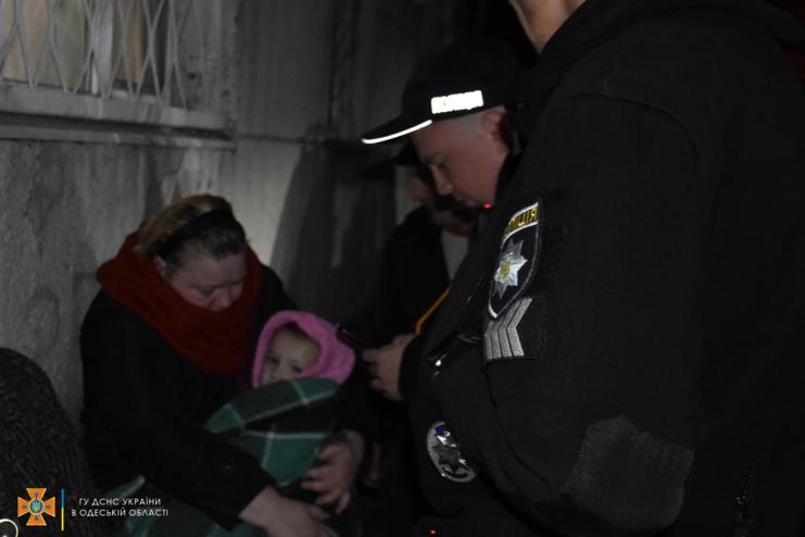 В Одессе пожарные спасли малыша из горящей квартиры