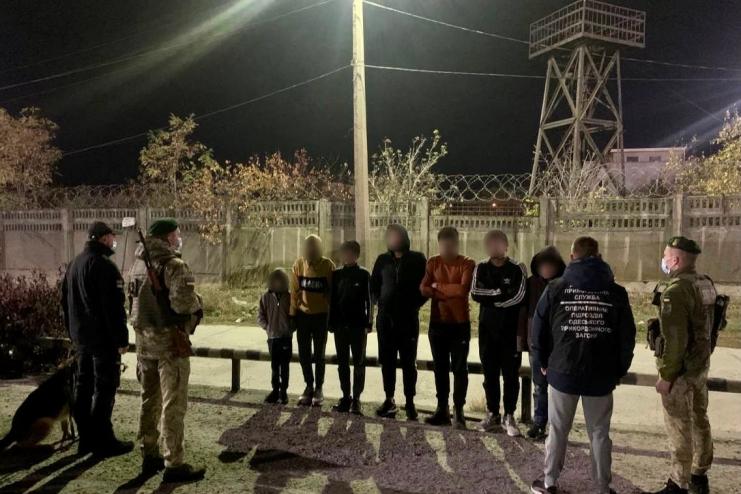 В ПОРТУ ПОД ОДЕССОЙ ОБНАРУЖЕНЫ НЕЛЕГАЛЫ: МЛАДШЕМУ МИГРАНТУ ИЗ СИРИИ ВСЕГО 10 ЛЕТ 