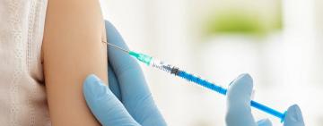 Минздрав разрешил прививать детей от коронавируса: кому и какую вакцину будут колоть