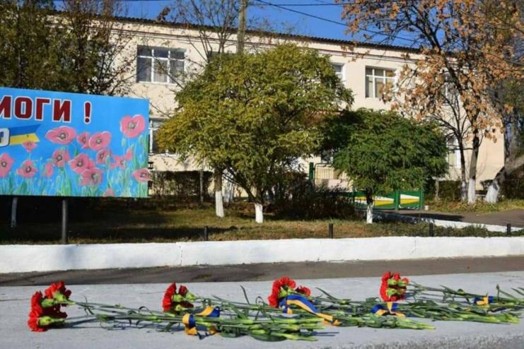 У Сараті поклали квіти до пам'ятника загиблих воїнів у Другій світовій війні 