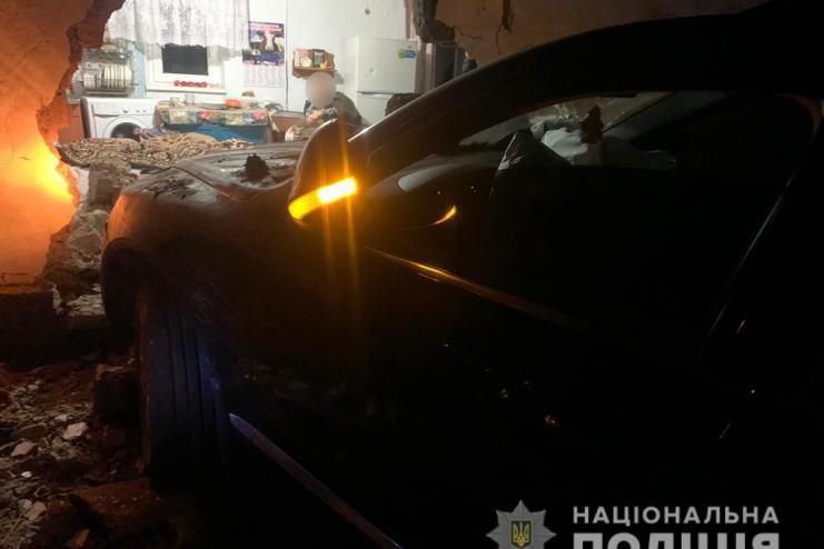 В’їхав у будинок пенсіонера: на Одещині поліцейські встановлюють обставини ДТП 