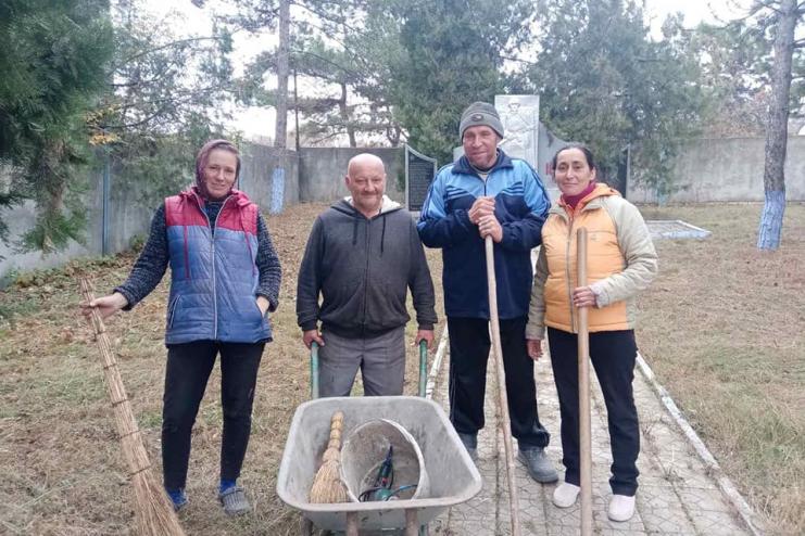 Все на субботник "Расчеши косы осени"!