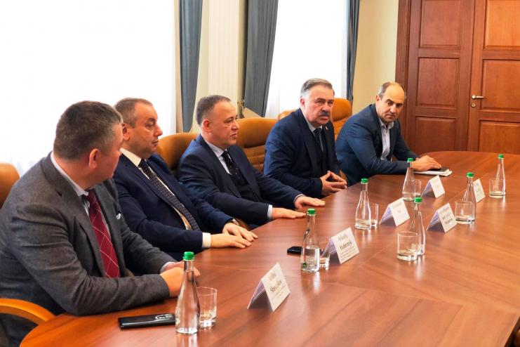 Іноземний інвестор планує збудувати в Одеській області завод з виробництва комбікормів