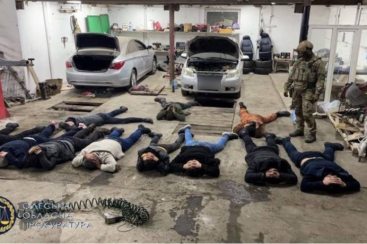 В ОДЕСІ ВИКРИТО НАРКОУГРУПОВАННЯ, ЯКЕ НАЛАГОДИЛО ВИРОЩУВАННЯ ТА ЗБУТ КАНАБІСУ