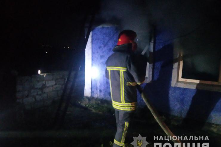Поліцейські Одещини розслідують обставини пожежі, в якій загинули мати й син