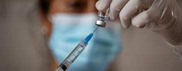 Какая лучше? Медики сравнили вакцины Pfizer, Moderna и Johnson & Johnson 