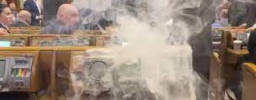 У Верховній Раді сталася надзвичайна подія: спалахнула система голосування (відео)