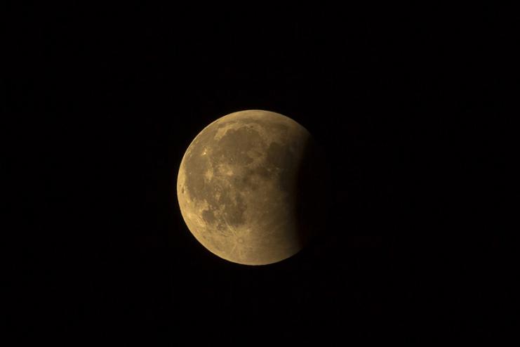 19 листопада на землян чекає найдовше часткове місячне затемнення з 1440 року: хто його побачить