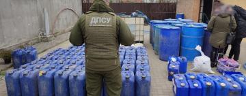 ПРИКОРДОННИКИ ТА ПОЛІЦЕЙСЬКІ В ІЗМАЇЛІ ВИЯВИЛИ ЦЕХ ПО ВИГОТОВЛЕННЮ КОНТРАФАКТНОГО АЛКОГОЛЮ 