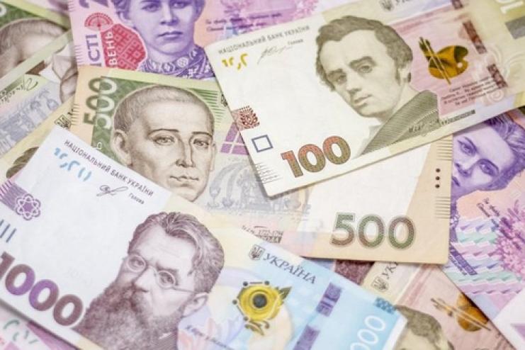 В Україні з грудня підвищать податок для українців, що працюють: хто та скільки заплатить