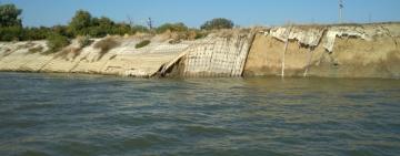 У "підвішеному" стані: під дамбою Дунаю виявили метрові порожнини