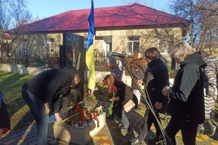 У Сараті пройшов мітинг-реквієм до Дня пам'яті жертв Голодомору 