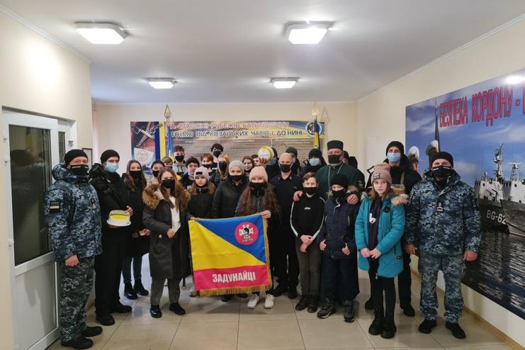 Школярі двох навчальних закладів Кілії привітали військовослужбовців з Днем Збройних сил України