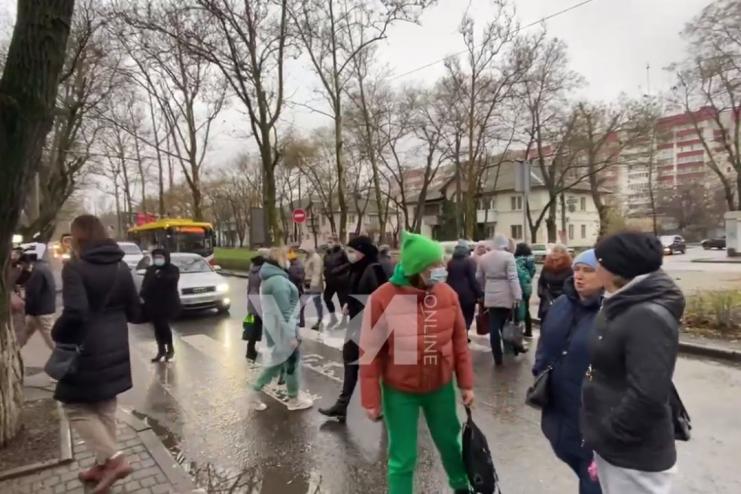 В Одессе медики перекрыли дорогу, требуя "ковидных" выплат