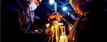 В Одессу привезли Вифлеемский огонь: его можно забрать домой