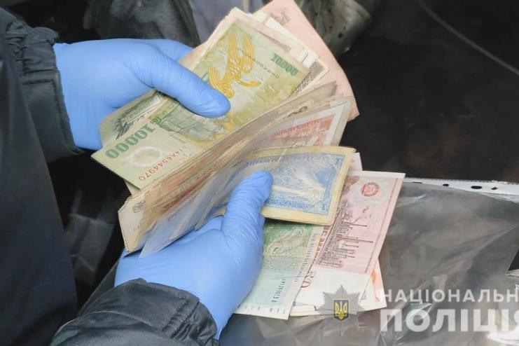 В Одесской области трое мужчин в масках ограбили дом прикованной к постели пенсионерки