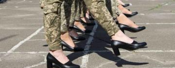 Менеджеры, журналисты и бухгалтеры: на воинский учет будут ставить женщин 