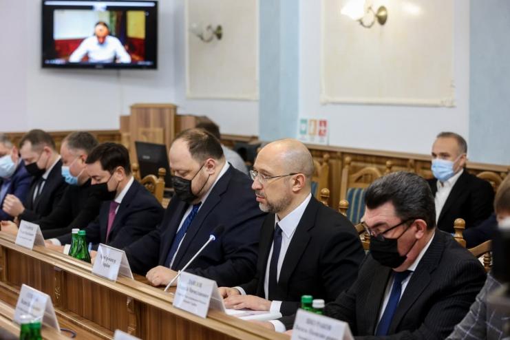 Шмыгаль анонсировал программу по утеплению многоквартирных домов