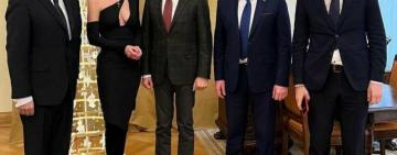 "Или крестик снимите....": помощница замминистра образования взорвала сеть своим образом на деловой встрече