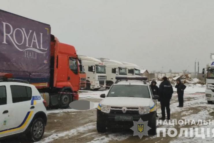 В Одесской области на стоянке для фур обнаружен труп женщины 