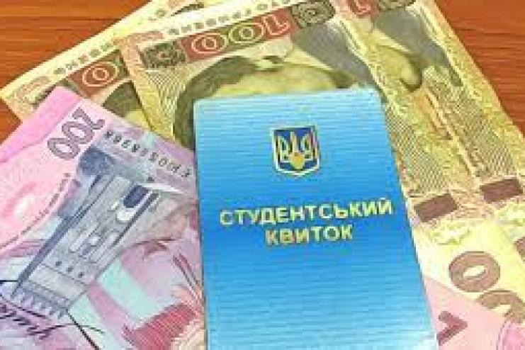 Студентам в Украине будут платить вдвое больше: кому повысят стипендии с января