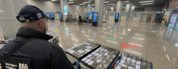 Посадовці митного поста аеропорту «Одеса» сприяли контрабанді понад 200 «iPhone» 