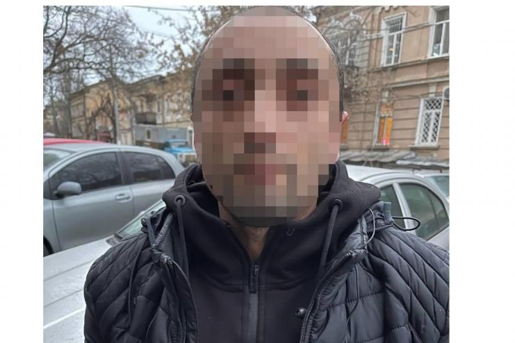 В Одесі поліцейські оголосили 34-річному жителю Арциза підозру в незаконному придбанні та зберіганні наркотичного засобу з метою збуту 