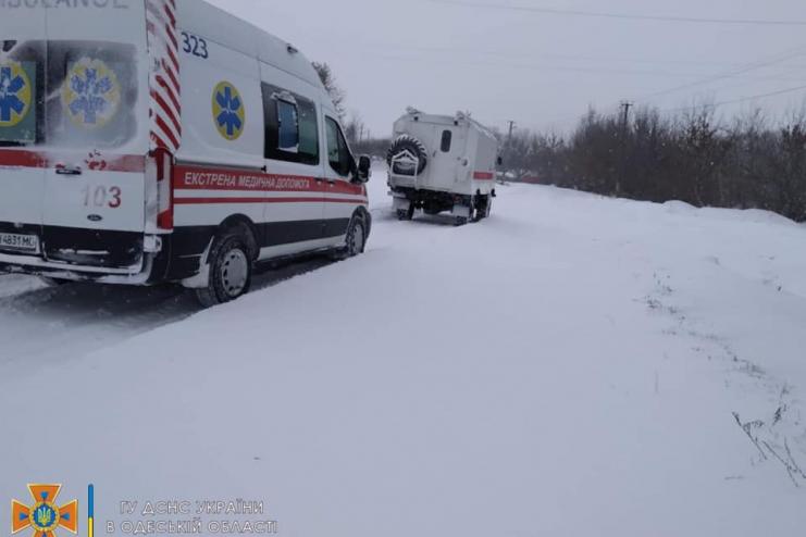 Рятувальники Одещини 8 разів допомогали вилучити авто із снігових заметів та слизьких ділянок доріг