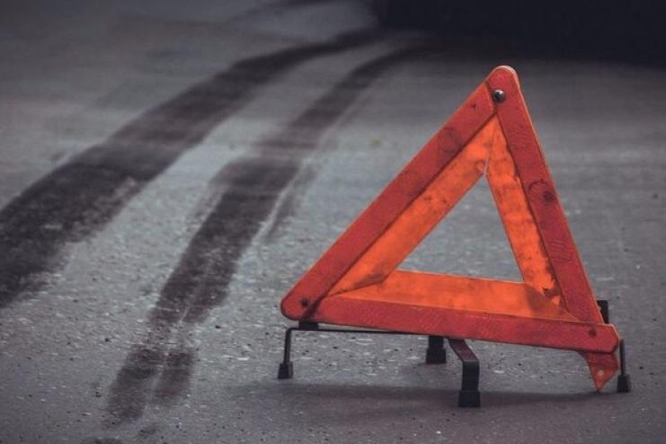 В Одесской области из-за гололеда фура слетела с дороги и перевернулась (видео)