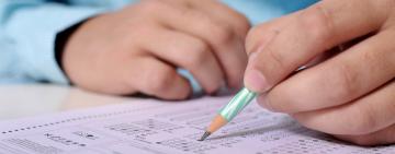 Завтра в Украине начинается регистрация на пробное ВНО. Что сдавать и сколько стоит