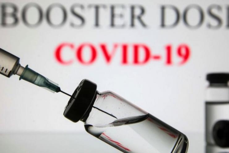 Україна вводить бустерну дозу вакцини проти COVID-19 для людей віком від 60 років — МОЗ