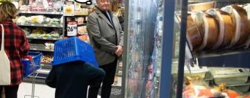 "Я принёс благую весть: скоро Порошенко будет здесь снова!": как украинцы сочиняют песни и ждут приезда пятого президента Украины