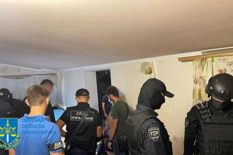  НАПАД НА ГОЛОВУ ОДНІЄЇ З ОТГ ОДЕЩИНИ ТА ОЗБРОЄНИЙ ОПІР ПРАВООХОРОНЦЯМ – СУДИТИМУТЬ ДВОХ НАПАДНИКІВ
