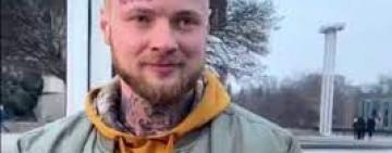 Скандальный блогер на ягодице набил тату с изображением пятого президента Украины (фото)