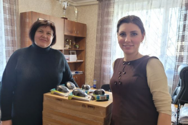 Вчителі Арцизького ліцею отримали 5 комп'ютерів