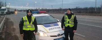 "Допоможіть, будь ласка, мені терміново потрібно доставити донорську кров до лікарні": патрульні Одещини допомогли водієві