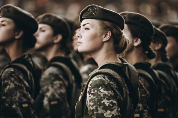  14 специальностей вместо 200: список военнообязанных украинок сократят