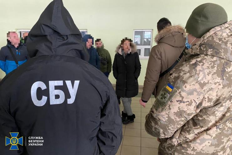 На Одещині СБУ блокувала міжнародну злочинну групу торгівців жінками