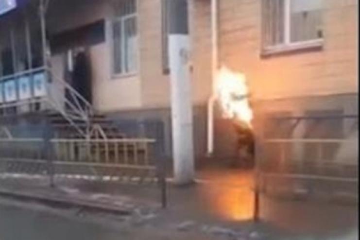 Житель Одесской области, который поджог себя возле отделения полиции, скончался в больнице