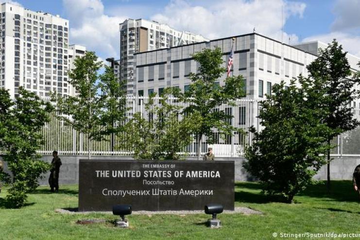 Загроза воєнних дій з боку РФ:  сім'ї дипломатів США повинні покинути Україну